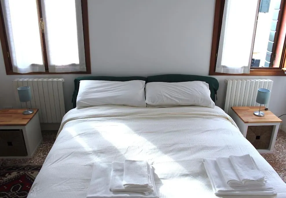 Erbe Canal View Private House Venice Holiday home