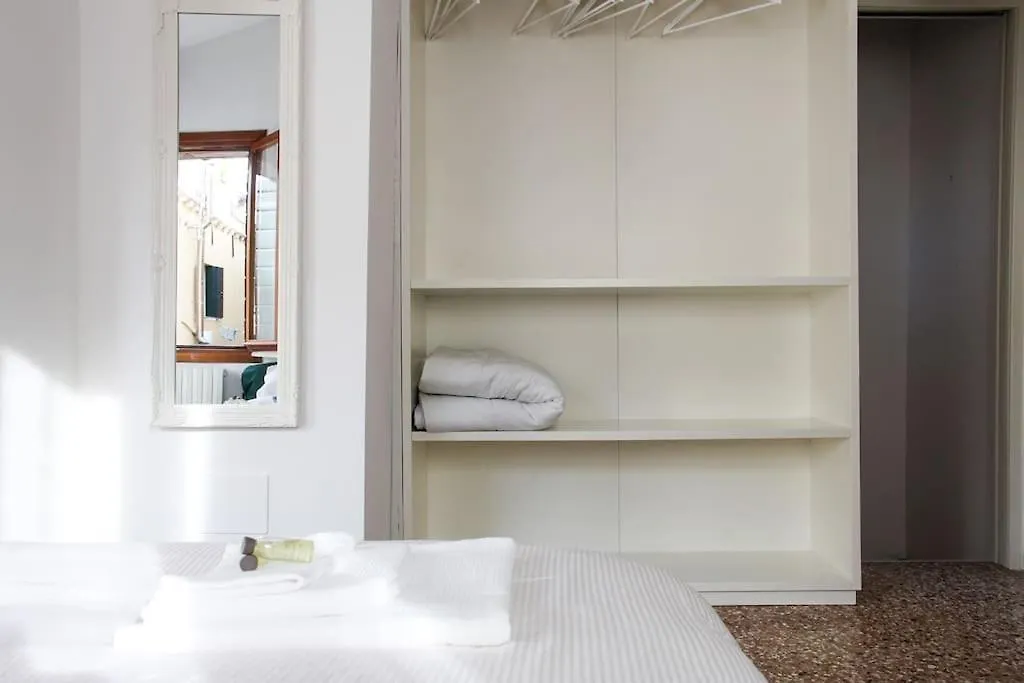 Holiday home Erbe Canal View Private House Venice